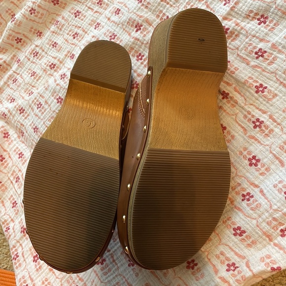 Like-New Clogs - Picture 3 of 4